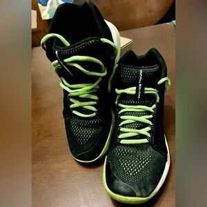 Size 5y UNDER ARMOUR HIGHTOP Xtreme Support Sport Footwear